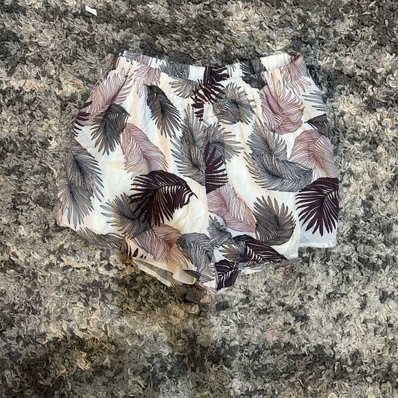 Crescent Oliva Off the Shoulder Palm Set - Picture 3 of 4